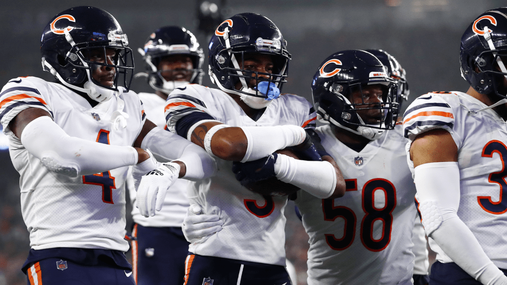 Can't-Miss Play: Chicago Bears defensive back Jaquan Brisker's leaping  one-handed INT amazes, frustrates New England Patriots fans