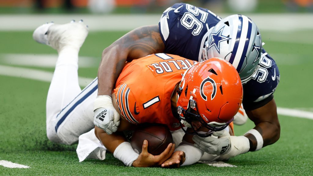 Watch: Cowboys' Micah Parsons runs onto field late, still makes tackle  against Titans